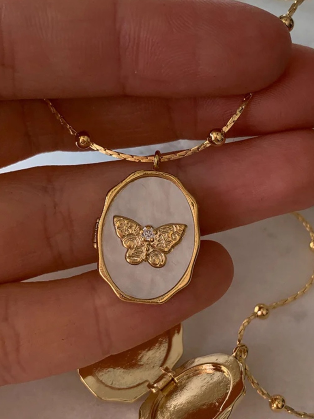Vintage Gold Butterfly Shell Locket Necklace 18K Gold Plated Oval Pendant Gift